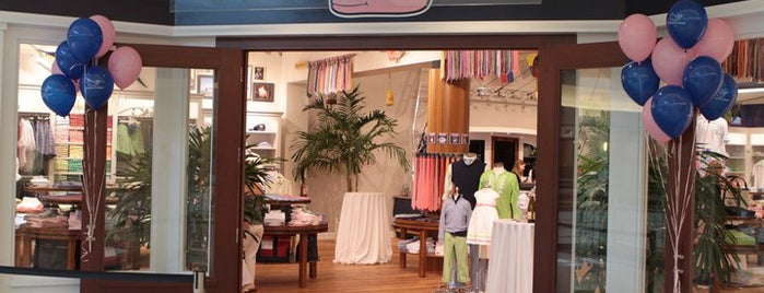 vineyard vines is one of David’s Liked Places.