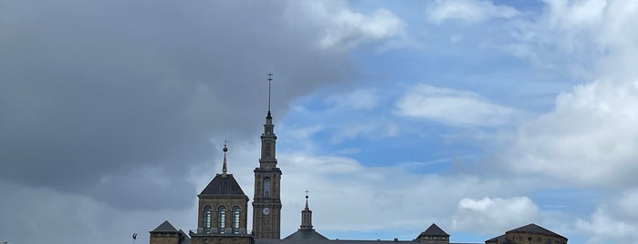Laboral Ciudad de la Cultura - Universidad Laboral is one of Mis 10 sitios favoritos en Gijón.