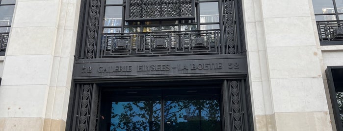 Galeries Lafayette Champs-Élysées is one of Paris 0.