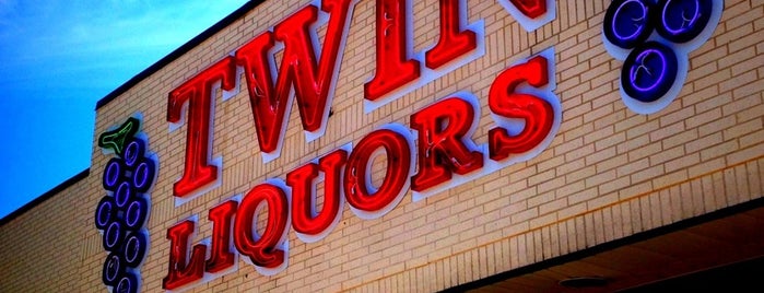 Twin Liquors is one of สถานที่ที่ Scott ถูกใจ.