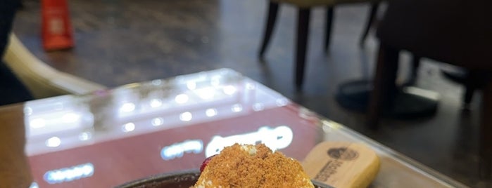 Molten Chocolate Cafe is one of كافي شوب وقهوة وحلويات.