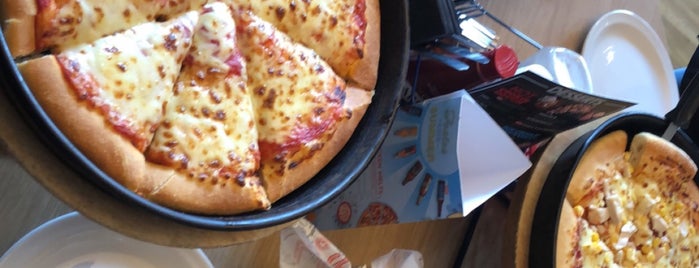 Pizza Hut is one of Places I love <3.