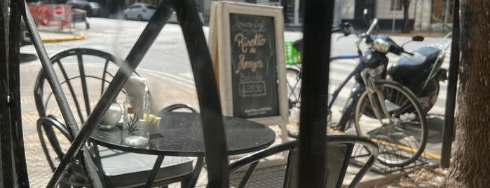 Romero Cafe is one of Panaderías recomendadas / Donuts.