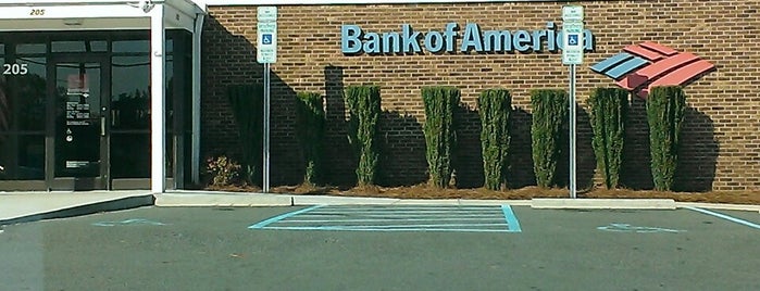 Bank of America is one of Lieux qui ont plu à Santos W..