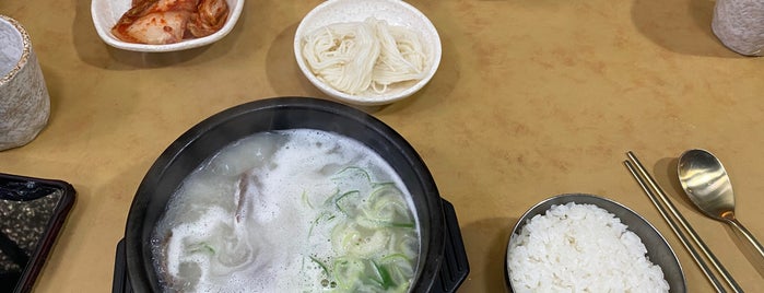 안일옥 is one of 한국인이 사랑하는 오래된 한식당 100선.