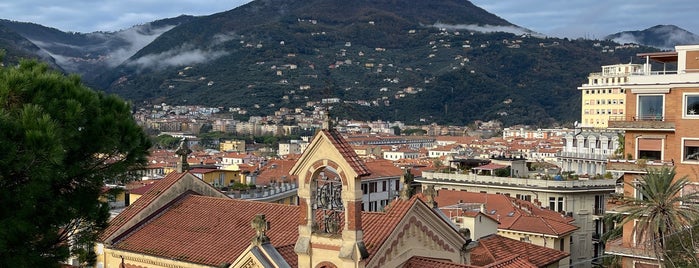 Piazza Del Bastione is one of piazze.