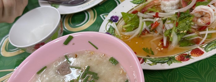 ข้าวต้ม กระดูกหมู is one of Bangkok eats.