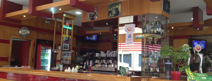Café Mónaco is one of Tempat yang Disukai Quincho.