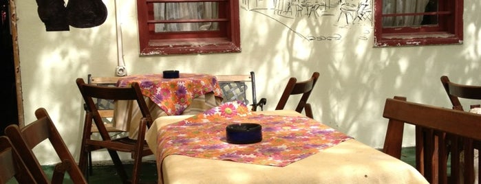 Grafit Cafe is one of Lugares favoritos de Yunus.