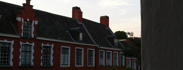 Klein Begijnhof (Onze-Lieve-Vrouw Ter Hoyen) is one of Orte, die Vincent gefallen.