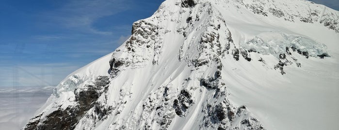 Jungfraujoch is one of Suíça.