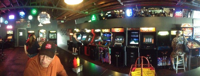 Coin-Op Game Room is one of Boozin'.