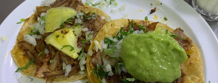Tacos Del Sur is one of Orte, die Luis Arturo gefallen.