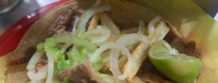 Super Tacos De Bisteck is one of Tempat yang Disukai Luis Arturo.