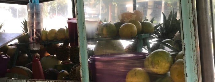 Jugos y Frutas de Carito is one of Tempat yang Disukai Luis Arturo.