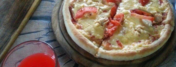 Піца Челентано / Celentano Pizza is one of Tempat yang Disukai Illia.