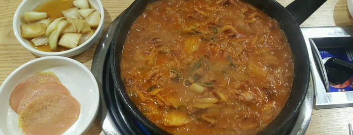 김태주의선산곱창 is one of Lugares favoritos de 블루씨.