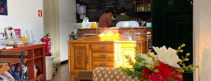 A Mulata is one of Café / Pastelaria.