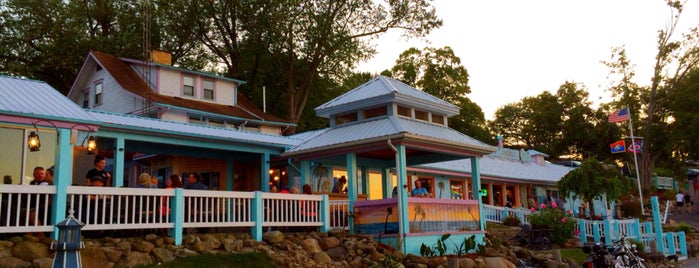 Marks Landing Restaurant is one of Lugares favoritos de Ashley.