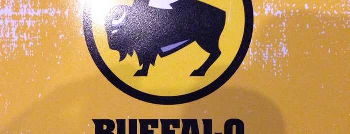 Buffalo Wild Wings is one of Lugares favoritos de Zach.