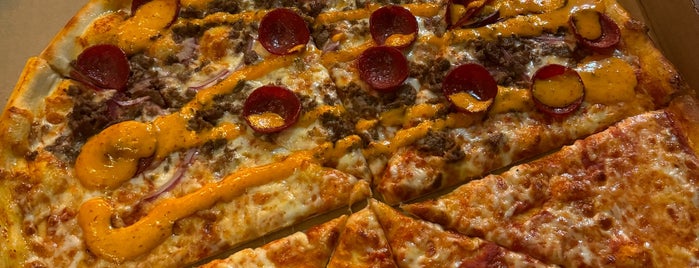 Ray’s Pizza is one of Osamah: сохраненные места.