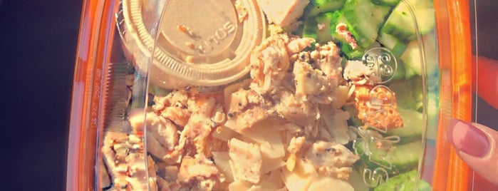 Salad and Go is one of Tempat yang Disukai Justin Eats.