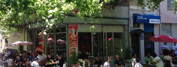 Asma Altı Cafe is one of İstanbul Avrupa / Lezzet Noktaları.