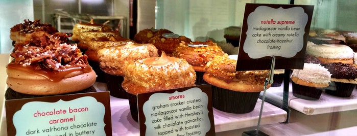 ConfeXion Cupcakes is one of CRONUT ADVENTURE.