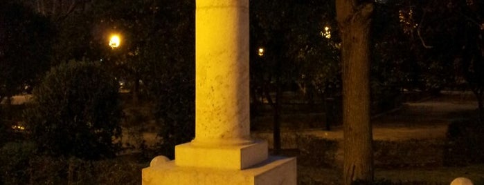 Monumento A Manuel Broseta Pont is one of สถานที่ที่ Sergio ถูกใจ.