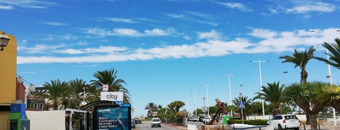 Paseo Marítimo de Dénia is one of Guía del turista.