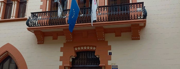 Universidad Europea de Canarias is one of Entidades Canarias.