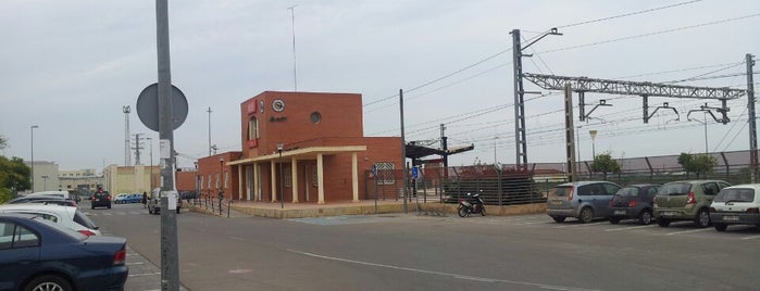 Estación Cercanias Puçol is one of สถานที่ที่ Sergio ถูกใจ.