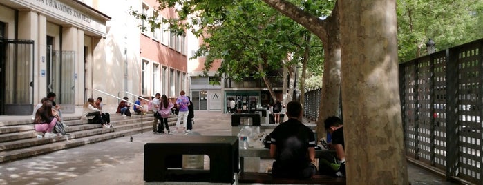Biblioteca d'Humanitats Joan Reglà is one of Valencia.