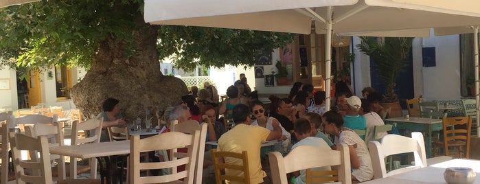 Πλάτανος Bar is one of สถานที่ที่บันทึกไว้ของ 🌠 🌌 Elita.