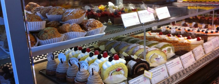 Satura Cakes is one of สถานที่ที่ Jacques ถูกใจ.