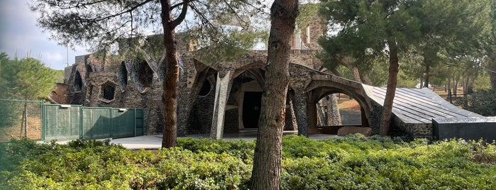 Cripta Gaudí is one of Ruta del Modernisme.