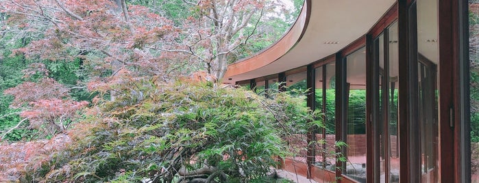 Laurent House is one of Frank Lloyd Wright.