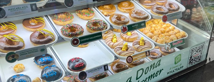Krispy Kreme is one of Postres🍪🍦.