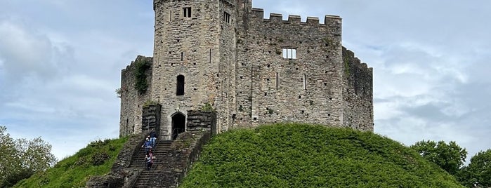 Castelo de Cardiff is one of Cardiff.
