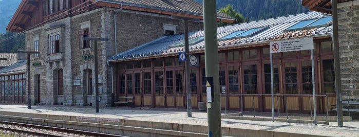 Toblach/Dobbiaco Railway Station is one of Gare.
