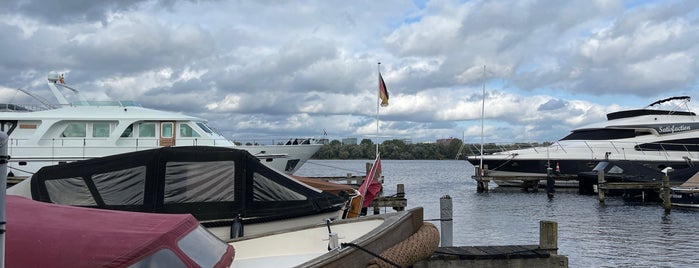 Jachthaven De Boekanier is one of Posti che sono piaciuti a Remco.