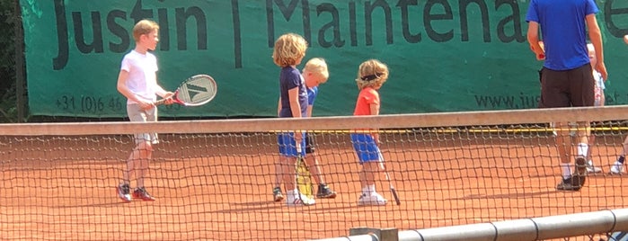 Tennisvereniging 'De vliegende Hollander' is one of Tempat yang Disukai Andrei.