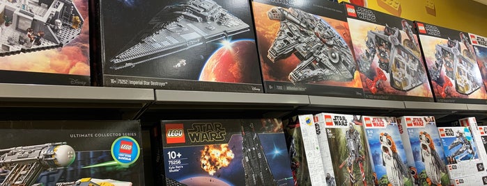 LEGO Store is one of Tempat yang Disukai Jernej.