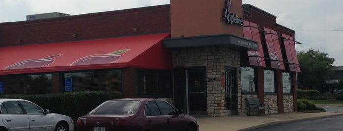 Applebee's Grill + Bar is one of สถานที่ที่ Gabriel ถูกใจ.