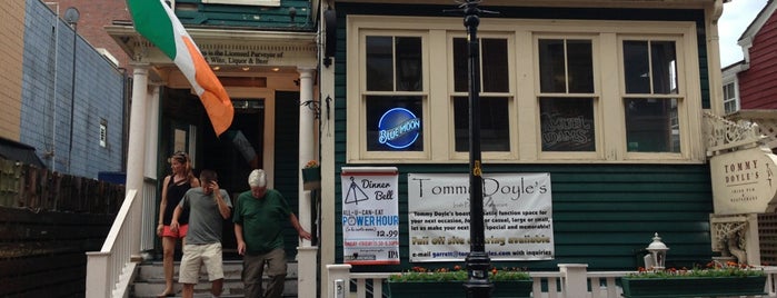 Tommy Doyle's Irish Pub & Restaurant is one of Tempat yang Disimpan Jason.