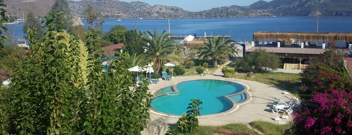 Admiral Beach Hotel is one of Orte, die Burcu gefallen.