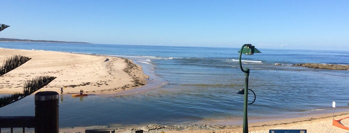 The Entrance Main Beach is one of Orte, die Darren gefallen.