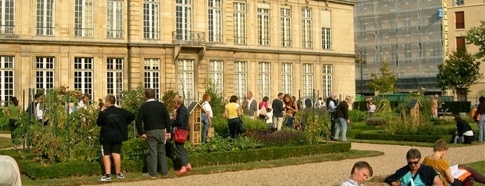 Cité Internationale des Arts is one of Parcs et jardins du Marais.