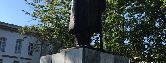 Памятник Калинину is one of Romanさんのお気に入りスポット.