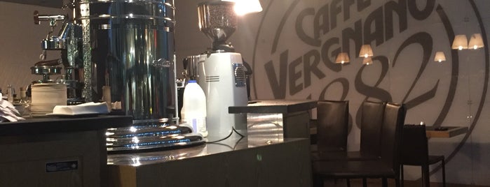 Caffé Vergnano 1882 is one of London hole-in-the-wall coffee shops.
